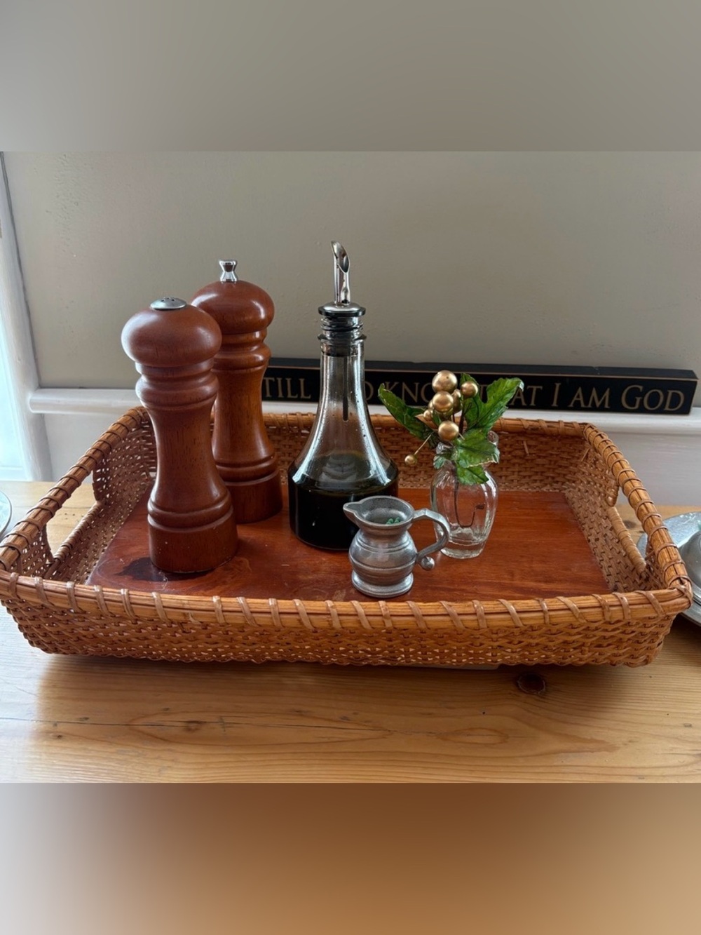 Tozai Home handcrafted Nantucket-style woven basket Serving Tray